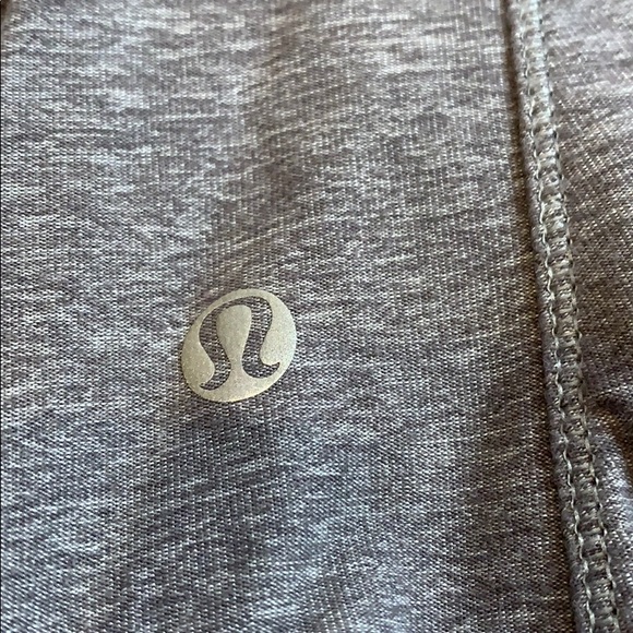 *SOLD* Lululemon 1/4 zip Grey Pace Pusher Pullover - Picture 7 of 12